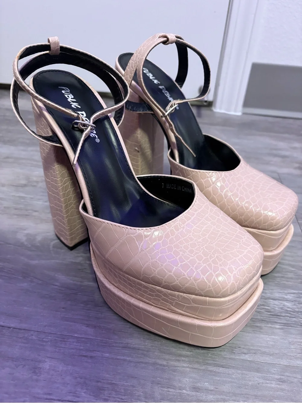Never worn Moonchild closed toe statement platform heel - stone croc